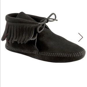 Minnetonka Fringe Soft Sole Moccasin